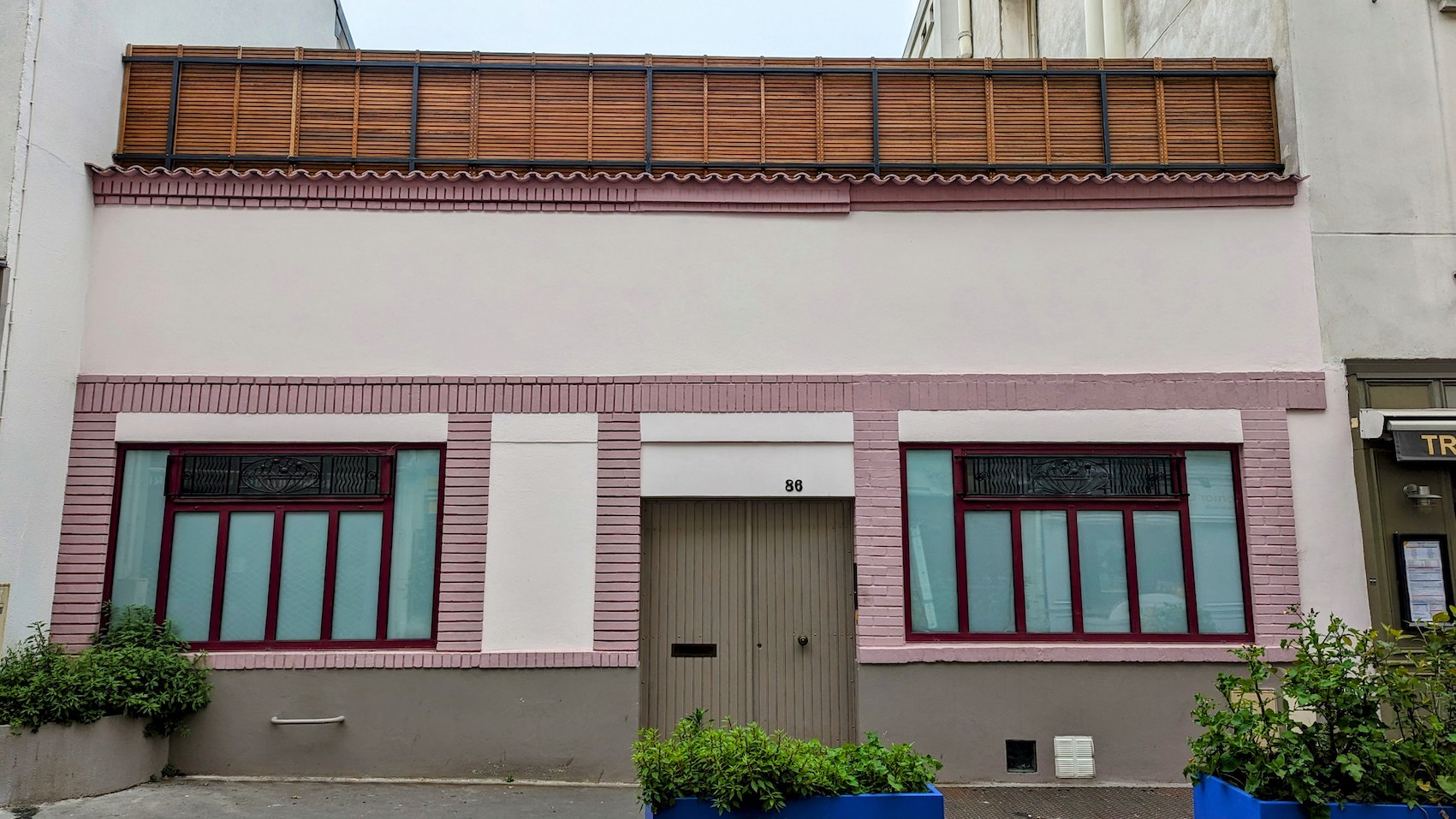 The small light pink house on Rue Daguerre, which used to belong to film maker Agnès Varda.