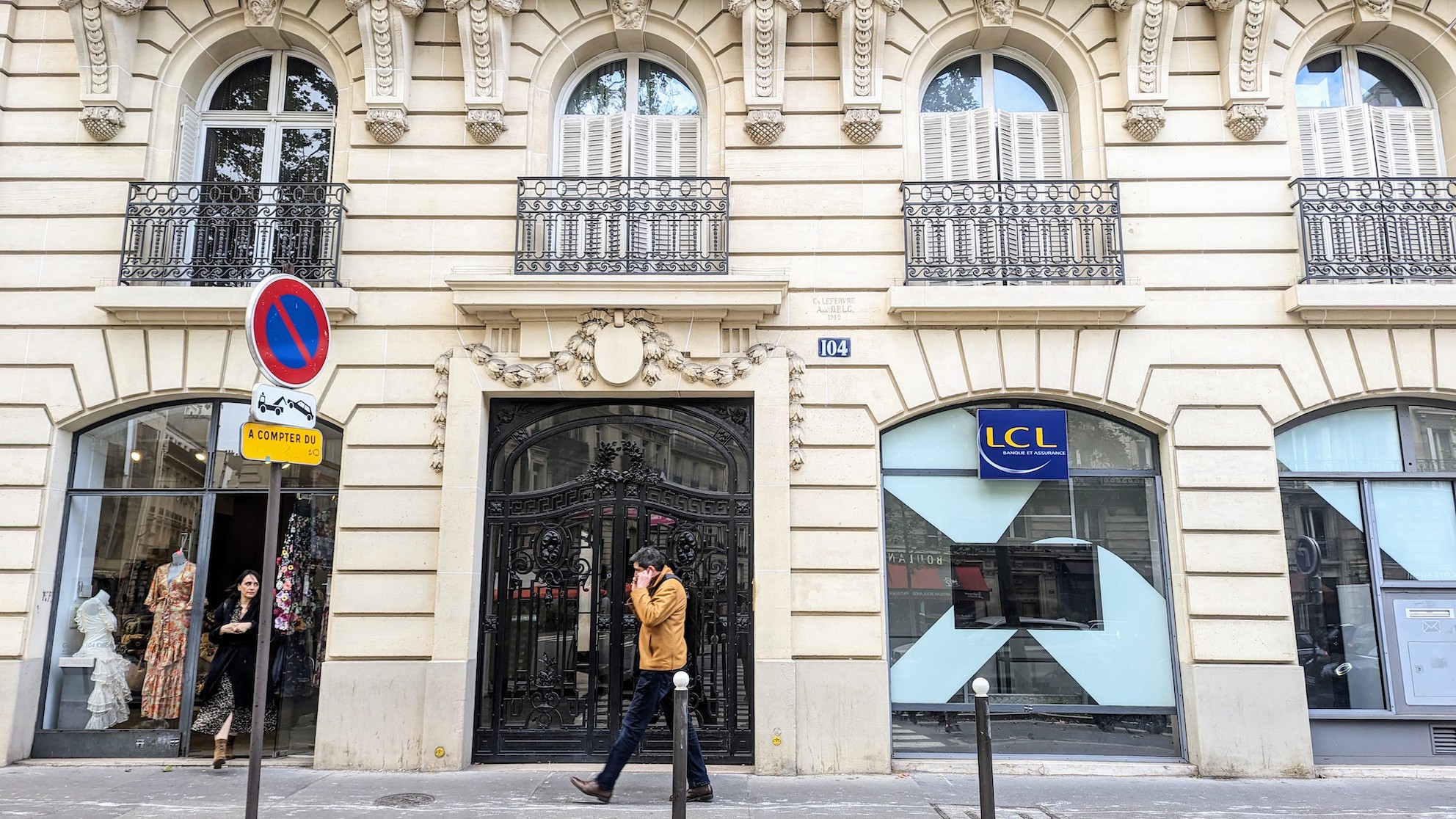 The building on 104 Avenue Kléber served as a filming location for the movie "The Bourne Identity".