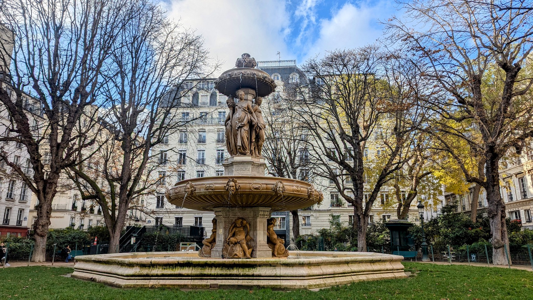 The Louvois fountain in the center of Paris, featured in an episode of Gossip Girl.